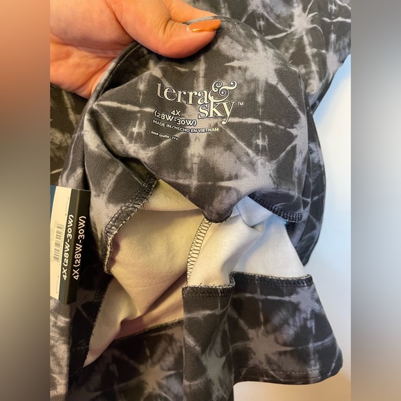 Terra & Sky 4X Women's Plus Size Capri Legging - Picture 6 of 7